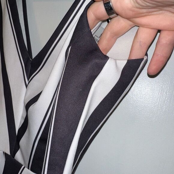 H&M Small Chevron Peplum Zipper Back Tank Top Black White Stripes Gently Worn - Picture 2 of 8